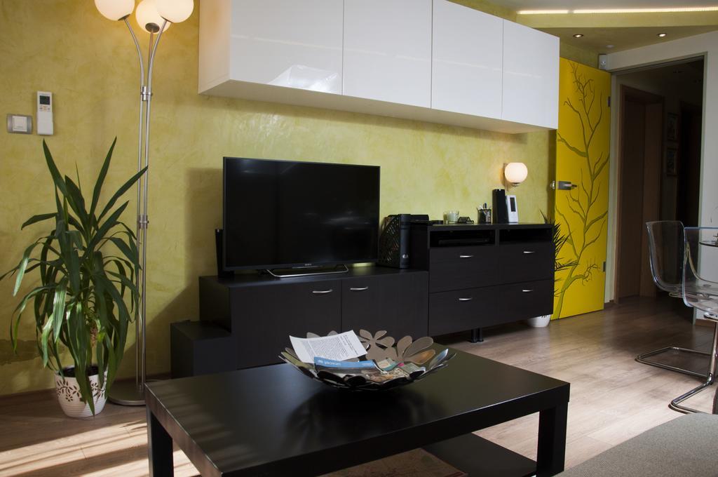 Derelli Deluxe And Derelli Adorable Apartments София Стая снимка