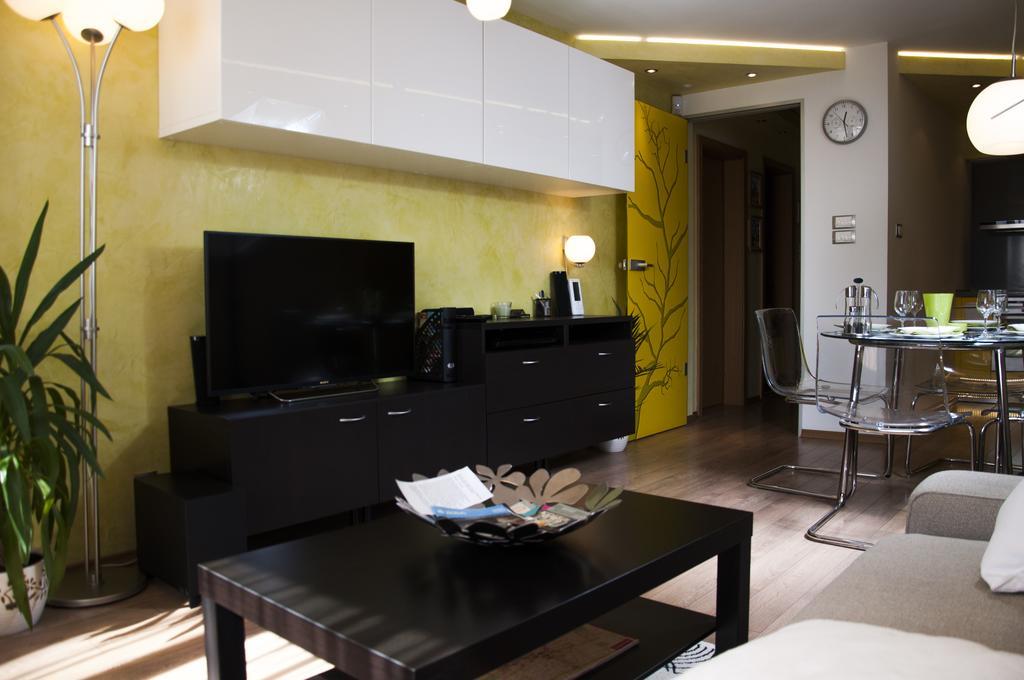 Derelli Deluxe And Derelli Adorable Apartments София Стая снимка